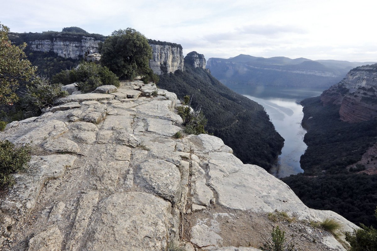 L’objectiu de l’agència és protegir els espais naturals. A la foto, el Morro de l’Abella amb el pantà de Sau de fons