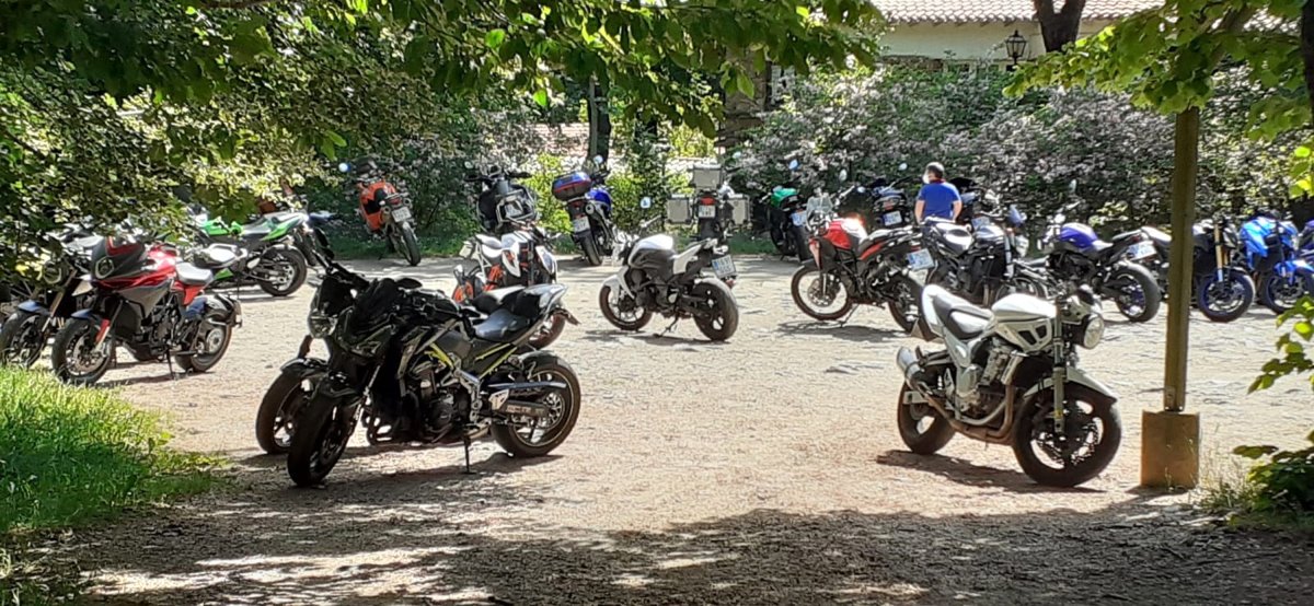 Un aparcament ple de motos el cap de setmana passat