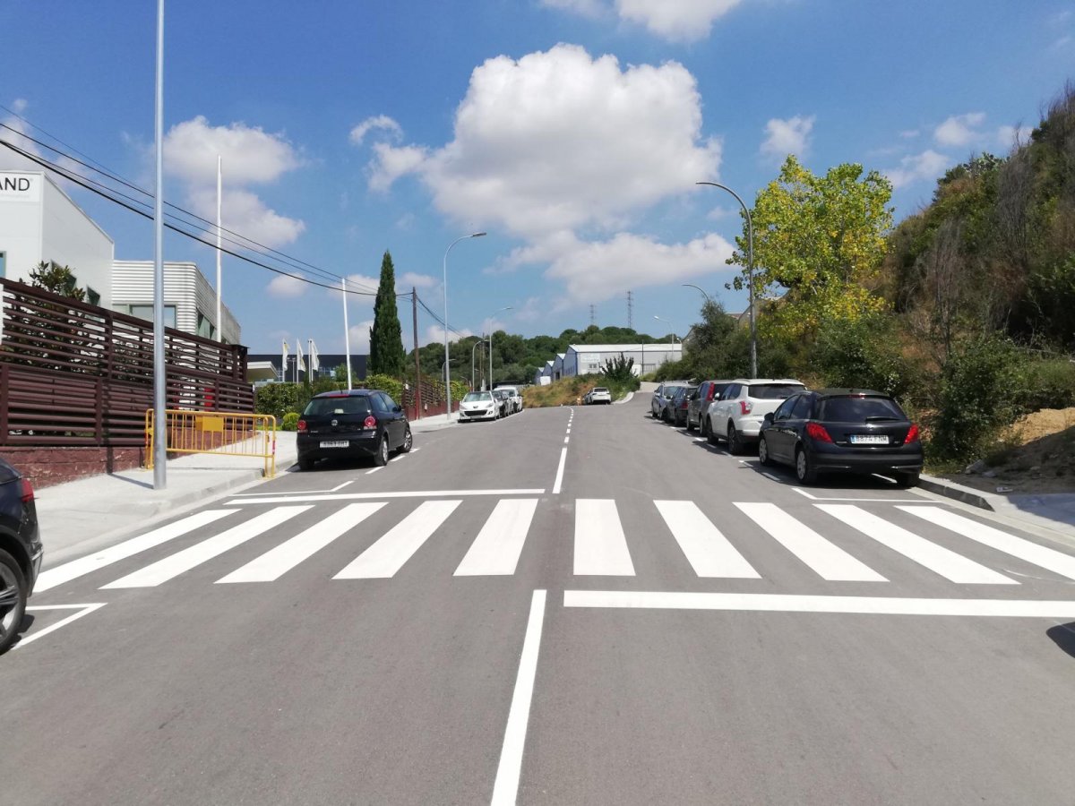 El nou aspecte dels carrers reurbanitzats al polígon Font del Ràdium, a Granollers