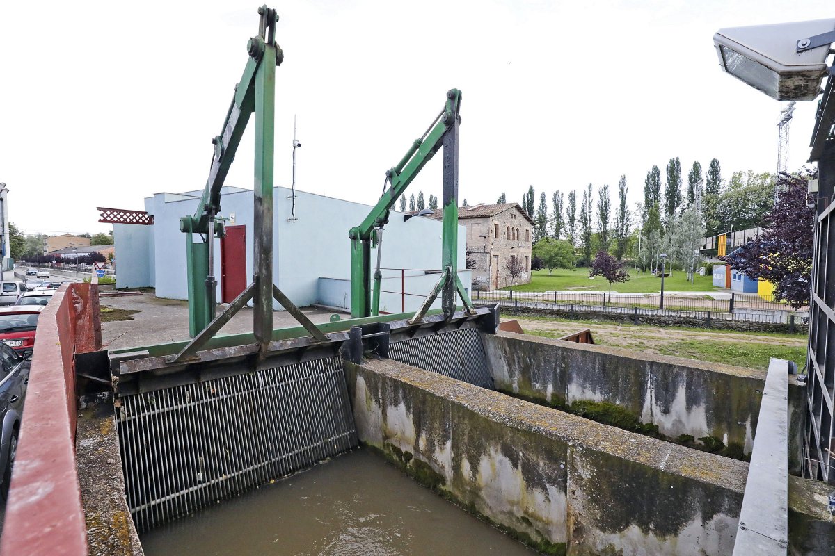 El canal industrial de Manlleu, a la zona de les Hortes