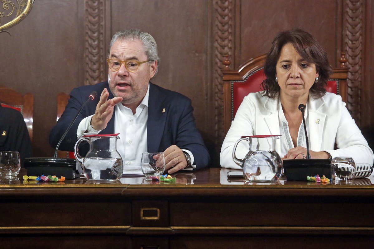 Josep Arimany i Anna Erra, en un ple de l'Ajuntament de Vic