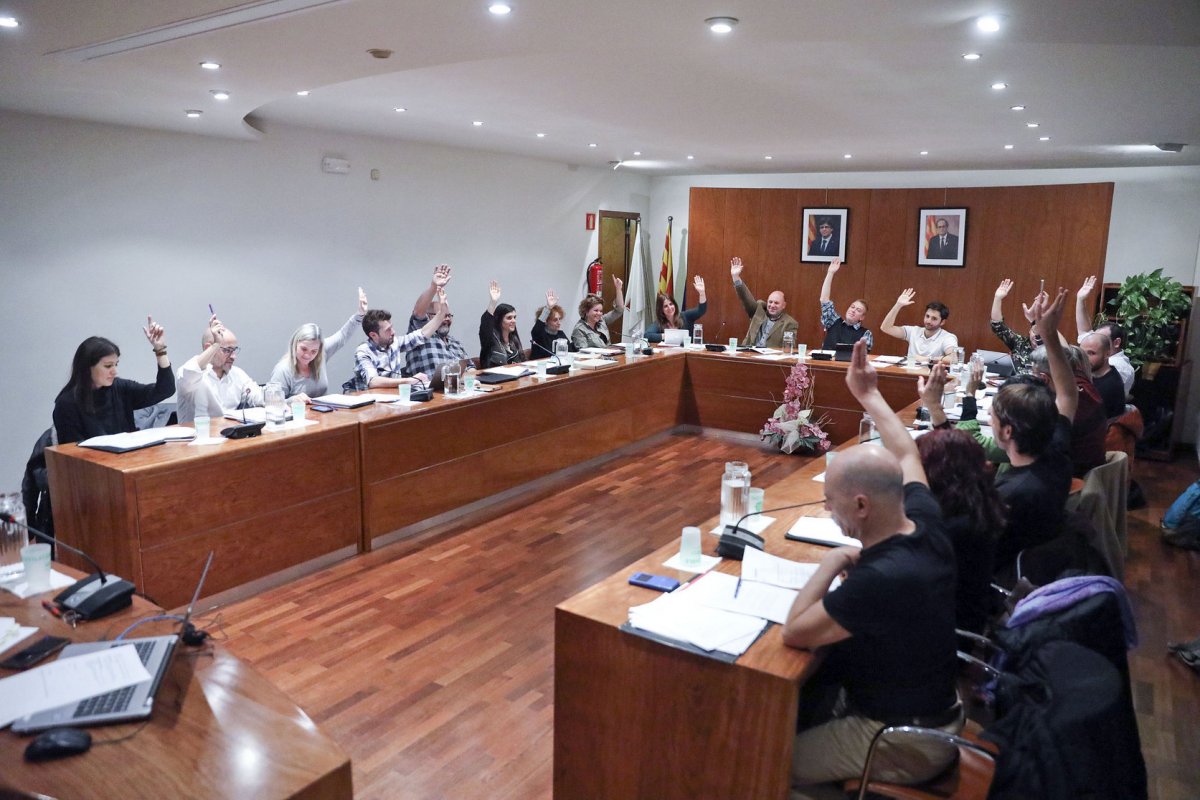 Ple de l'Ajuntament de Manlleu on es va aprovar per unanimitat recuperar la competència de la recollida