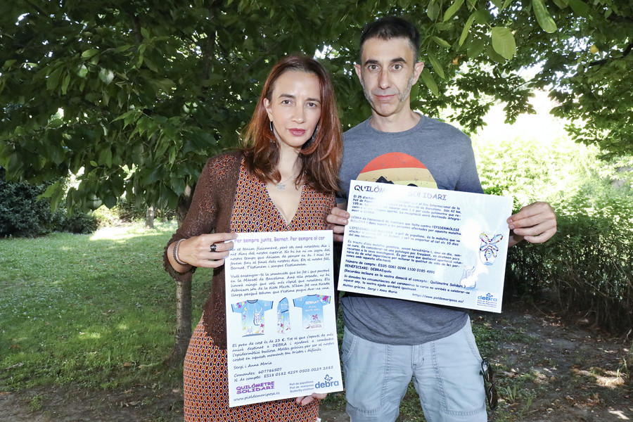 Anna Maria Albà i Sergi Belmonte amb els cartells explicatius de les iniciatives que han engegat