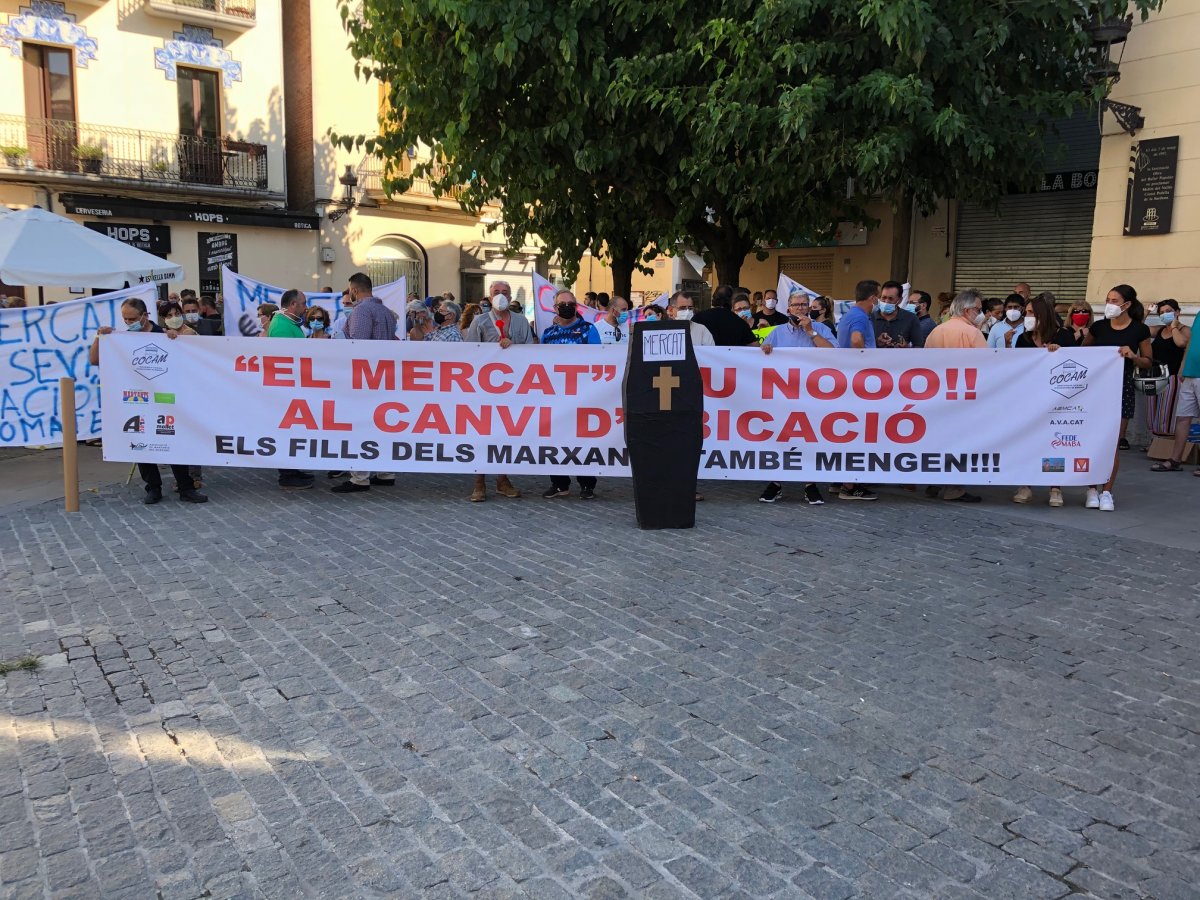 Els manifestants en el moment de sortir de la plaça Prat de la Riba