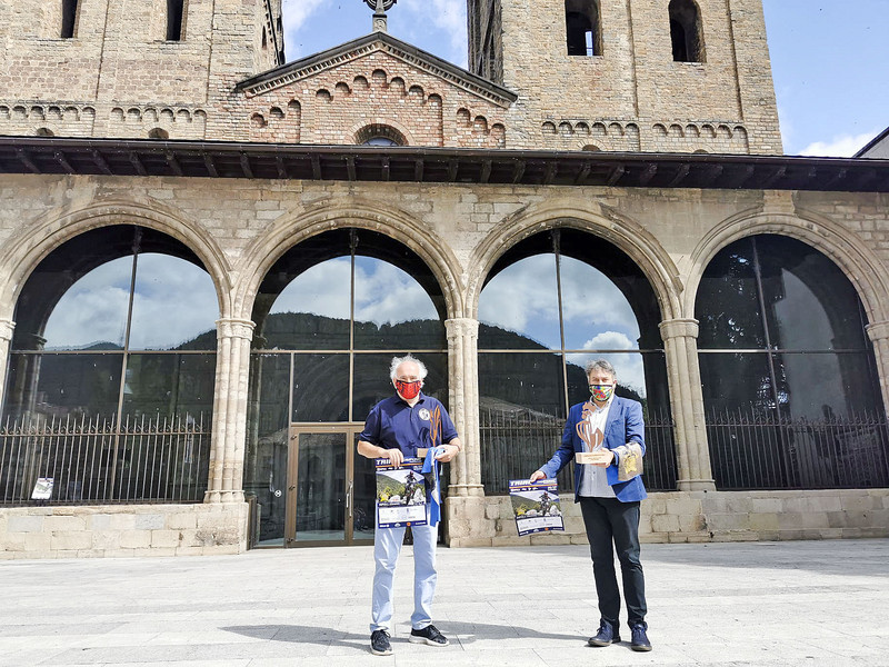 El president del Ripoll Motor Club, Josep Soldevila, i l'alcalde de Ripoll, Jordi Munell