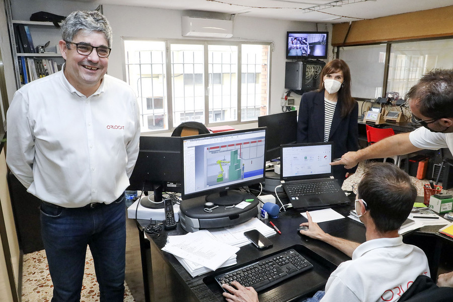 López i Padrós a les oficines d’Orlocat, on configuren els programes de captació i anàlisi de dades