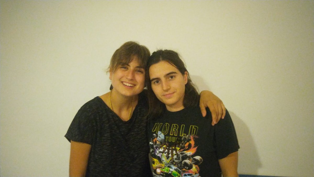 Laia Molist, a l'esquerra i Ariadna Sáez