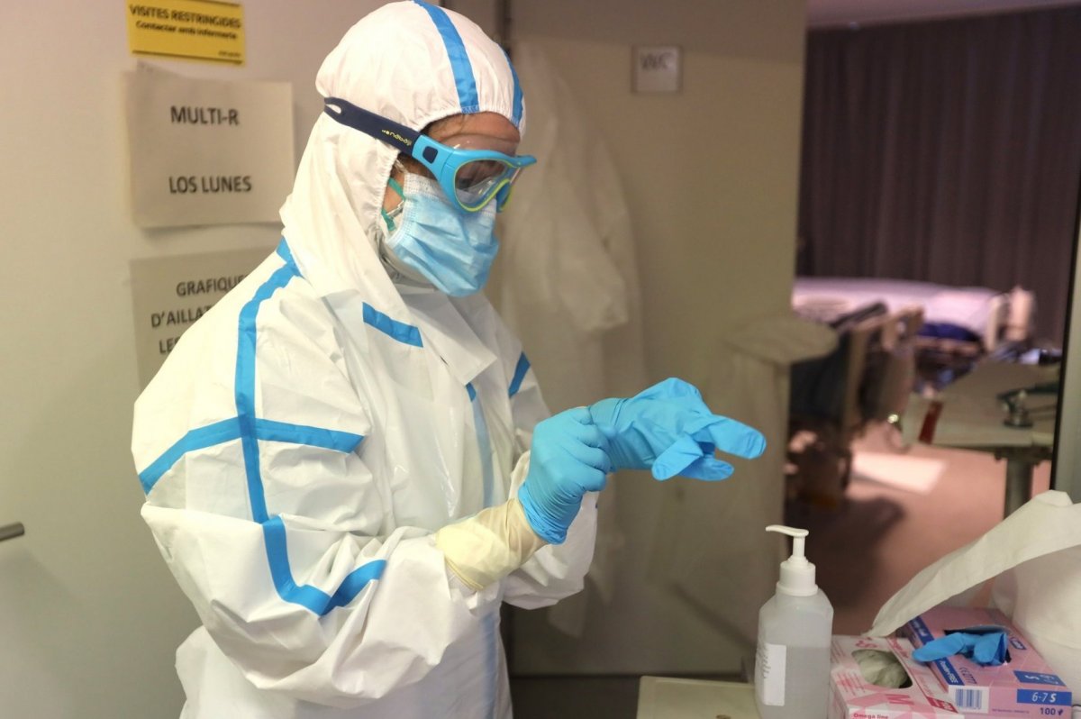 Personal de l'Hospital de Granollers en una imatge d'arxiu durant la pandèmia del coronavirus