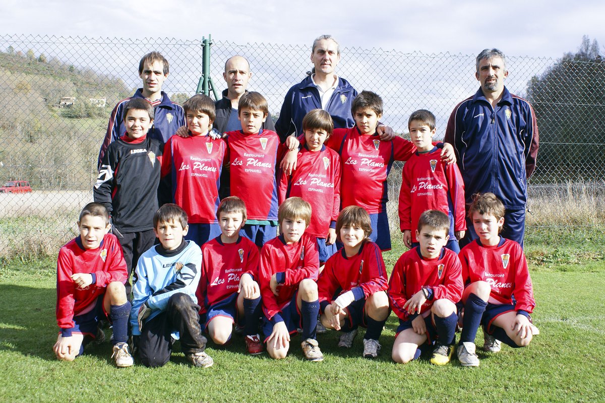 Hoyo, a la dreta, amb la generació 2000 amb la qual va guanyar diversos títols de lliga