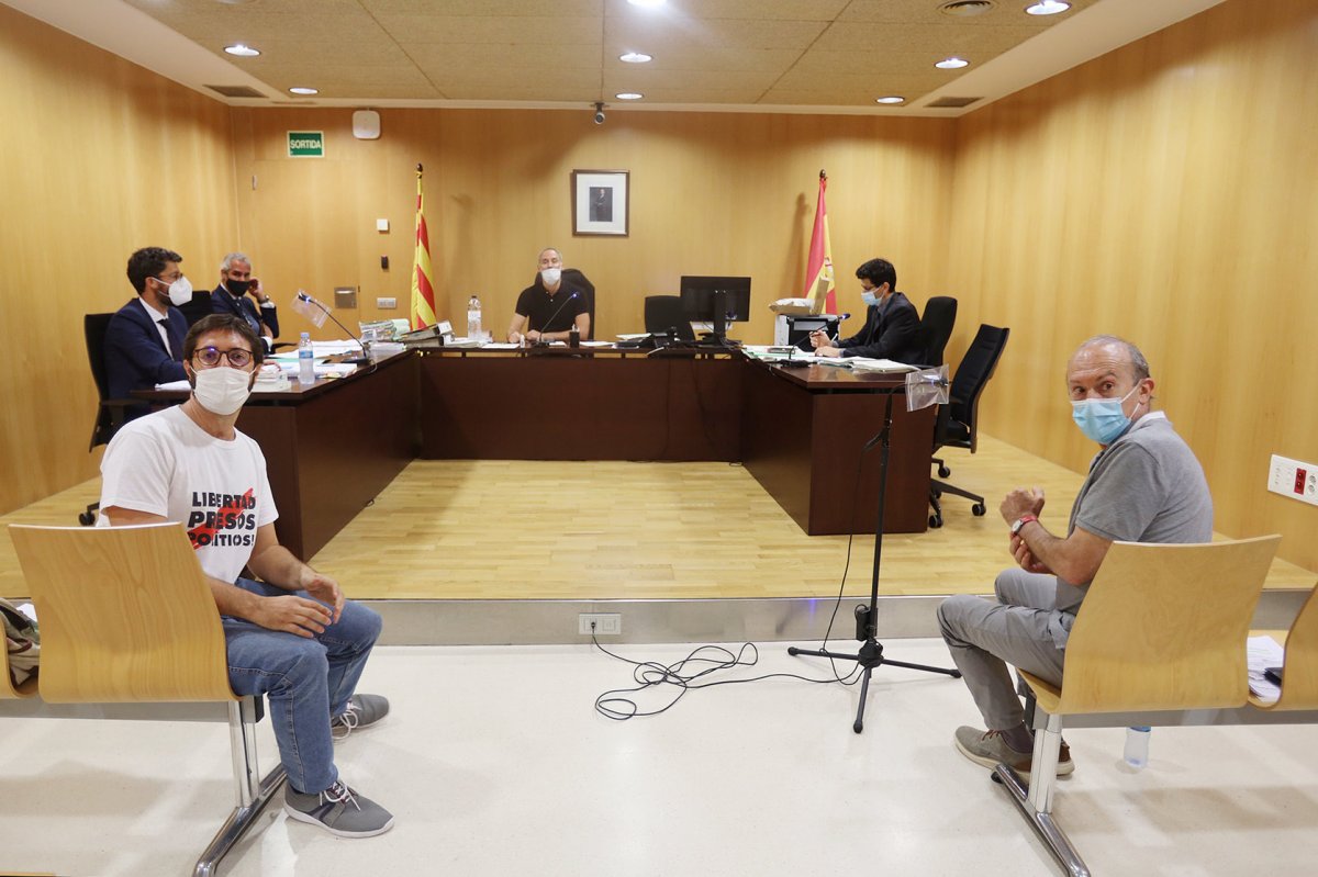 López, a l'esquerra i Biescas, el dia del judici