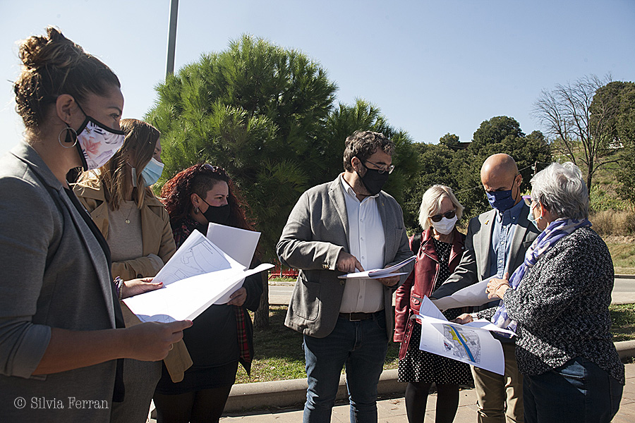 Juli Fernández amb l'alcalde i regidores en la visita d'aquest dimarts