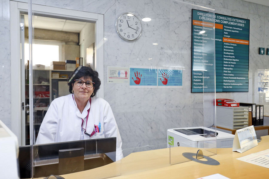Lídia Salomó, al taulell de consultes externes de l'hospital