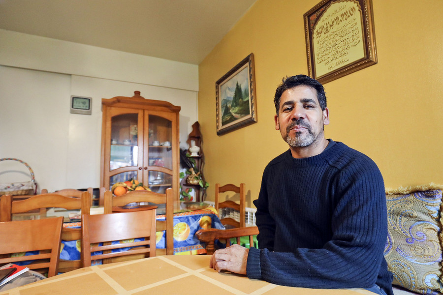 Mohamed Karrouch, aquest dimecres al menjador del pis on viuen des del setembre de l’any passat