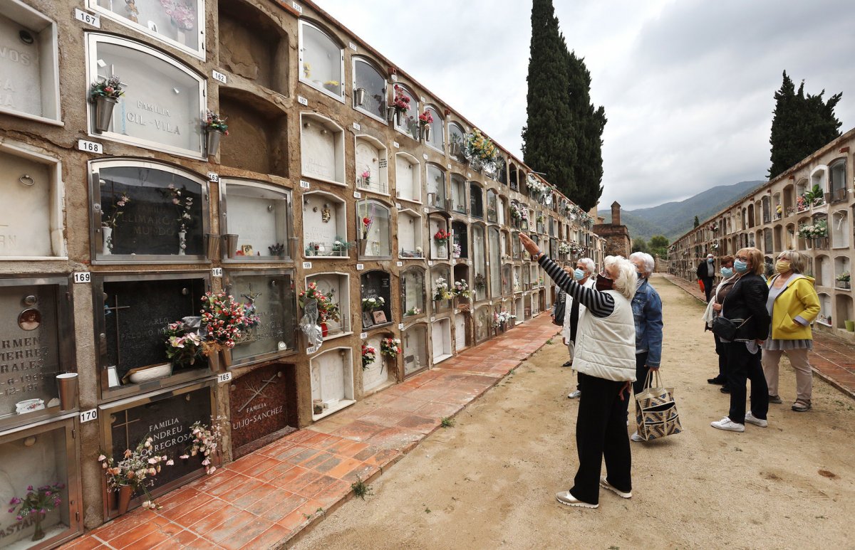 Veïnes de la Garriga han denunciat l'estat d'alguns blocs de nínxols del cementiri de la Doma