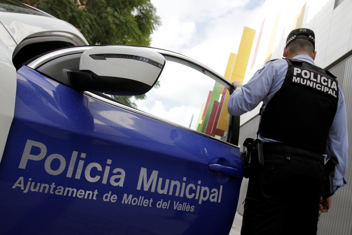 Una patrulla de la Policia Municipal de Mollet