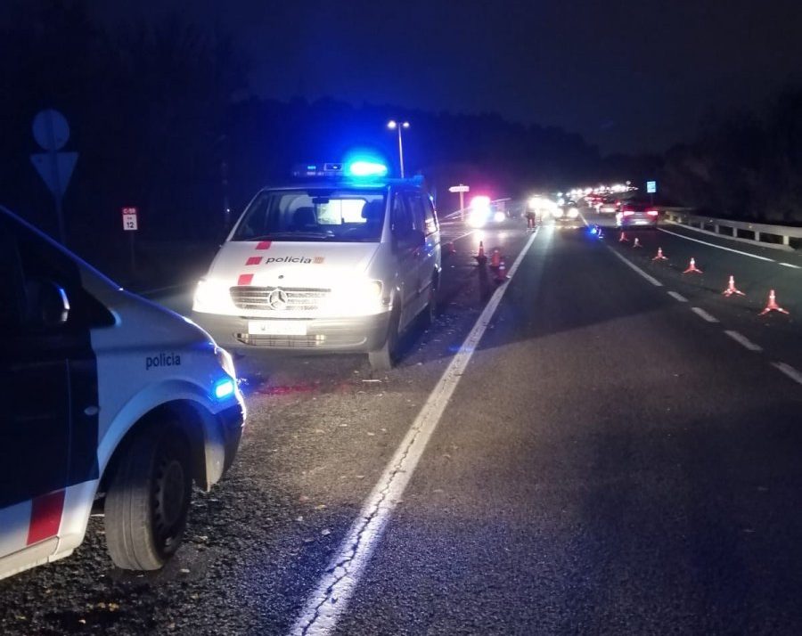 Patrulles dels Mossos al lloc de l'atropellament