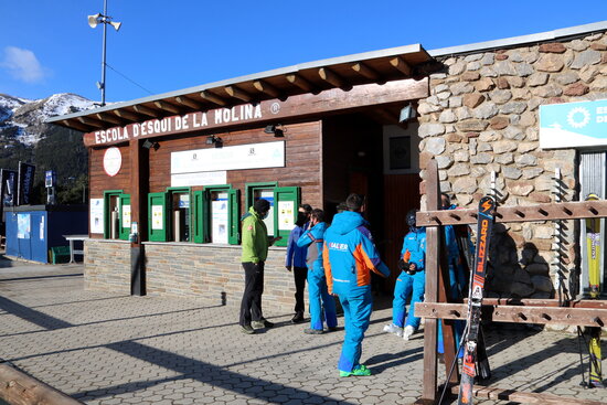 L'escola d'esquí de la Molina, amb els treballadors parats