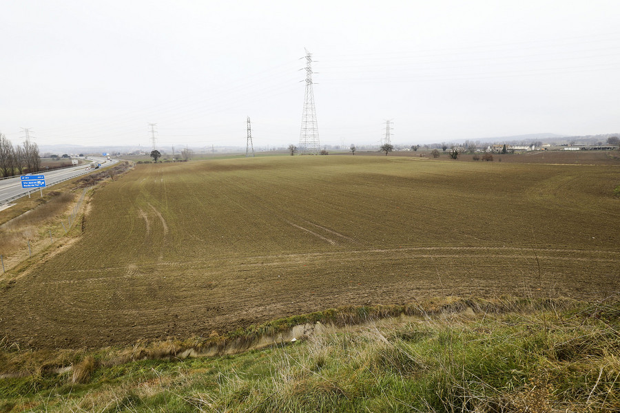 Els terrenys a on s'ubicarà es troben al costat de la carretera de Vic a Roda i l'eix transversal