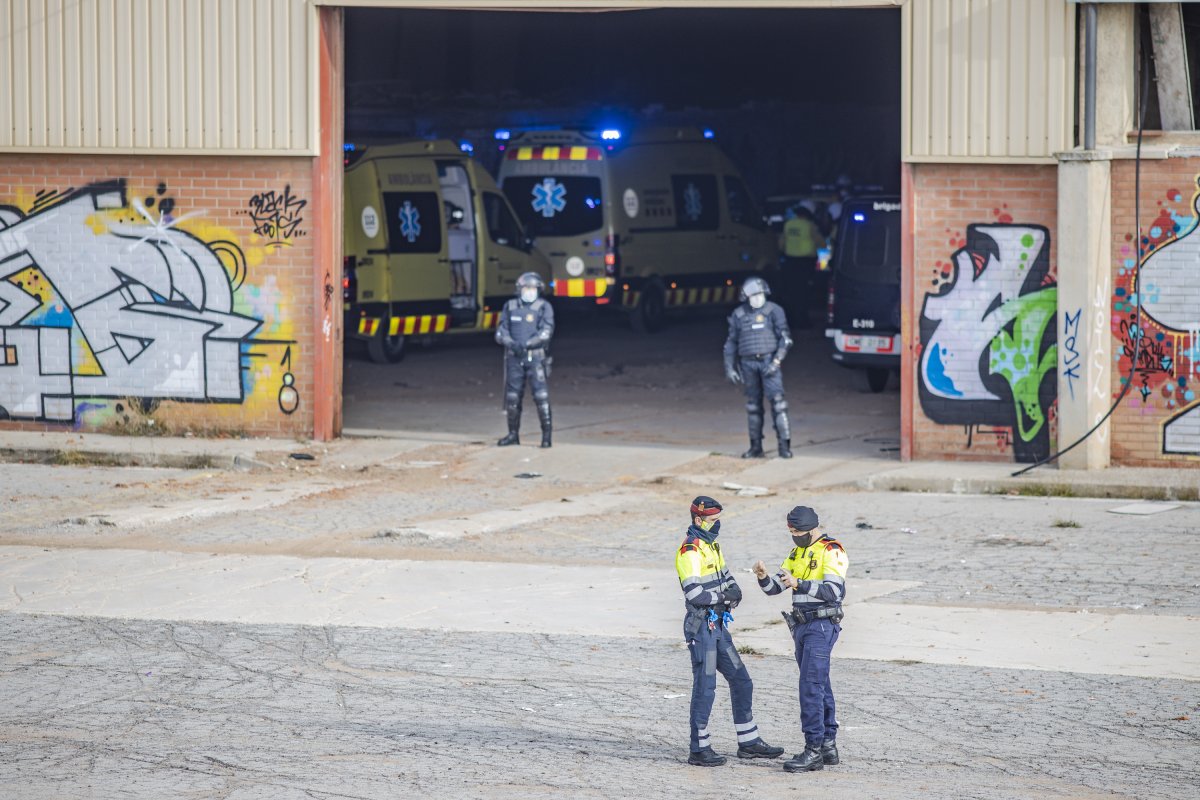 Desplegament policial dissabte a la nau de Llinars on es feia la rave