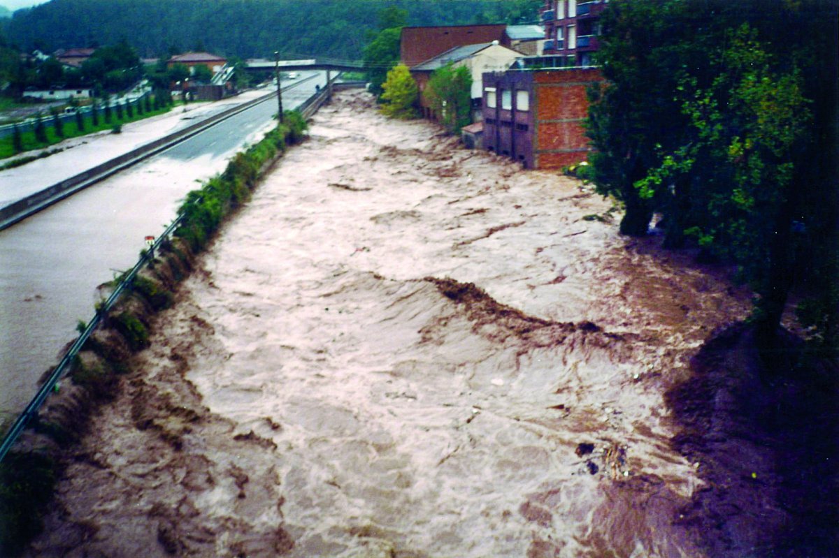 El riu Congost al límit de la seva capacitat a Figaró el 10 d'octubre de 1994
