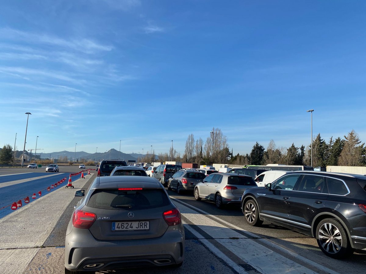 Cues a tocar del peatge de la Llagosta aquest dijous al matí abans d'arribar al punt de control