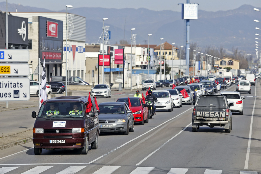 La marxa lenta de vehicles va provocar cues a la carretera de Manlleu, divendres