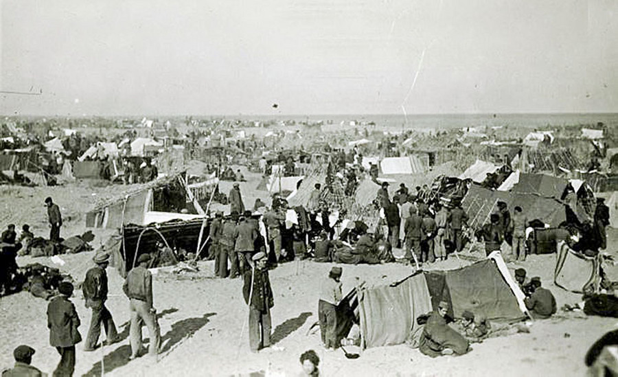 Vista general del camp ubicat a la platja d'Argelers on entre el 1939 i el 1941 hi van passar 465.000 exiliats