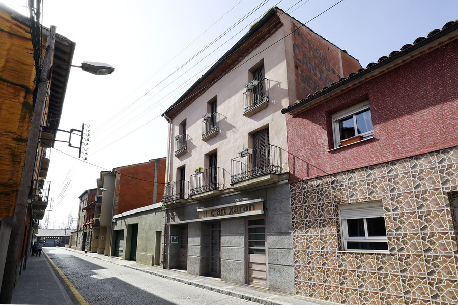 Vista d'arxiu de Can Xaran, al carrer Vendrell de Manlleu