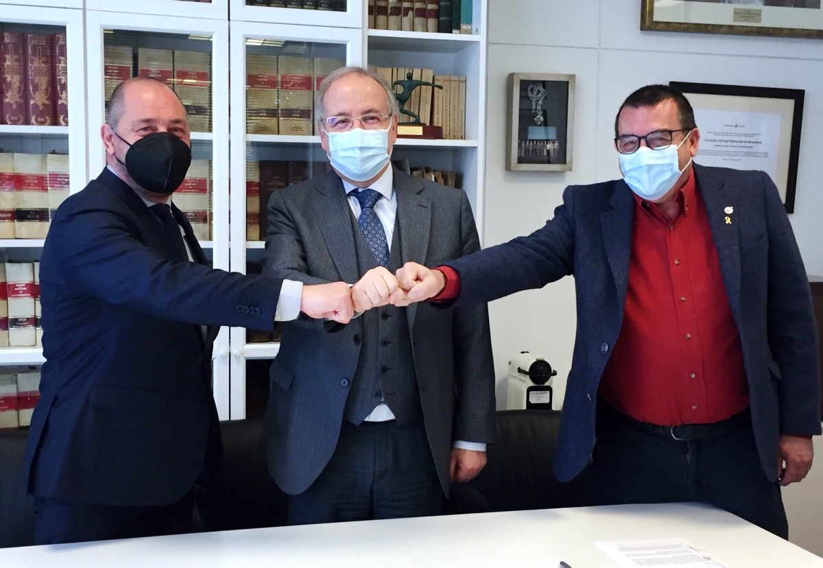Martínez, Domingo i Aragall han signat l'acord aquest dijous passat