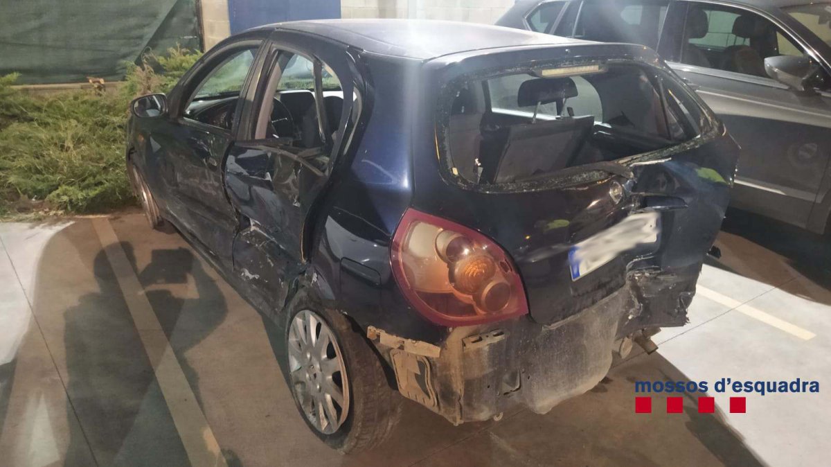 El cotxe s'ha accidentat al nucli urbà de Mollet quan era perseguit per una patrulla dels Mossos de trànsit