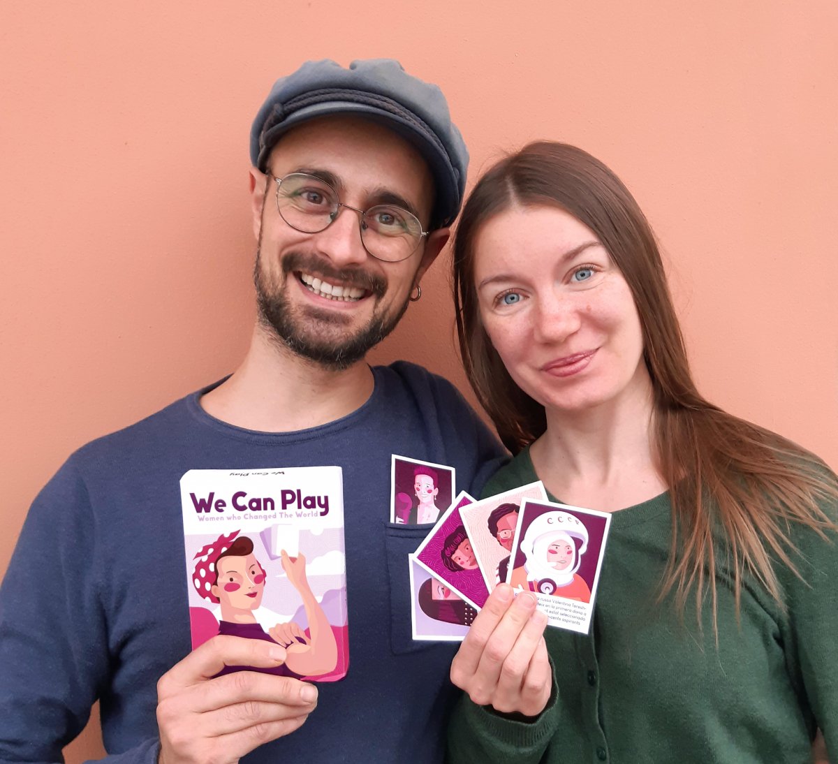 Pinilla i Johansson amb el joc titulat 'We can play'
