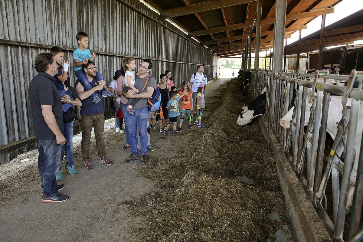 Visitants a la granja Comas de Santa Eugènia en l’edició del 2018 del “Benvingut a pagès”