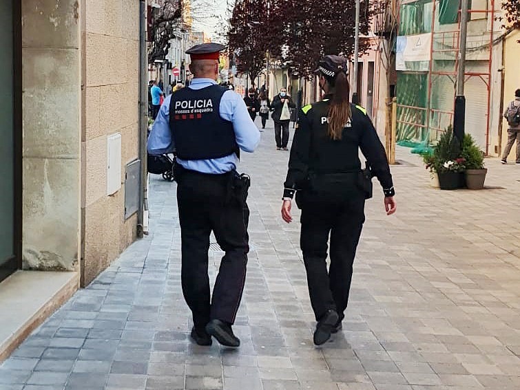 Una de les patrulles mixtes de Mossos i Policia Local fetes recentment al municipi