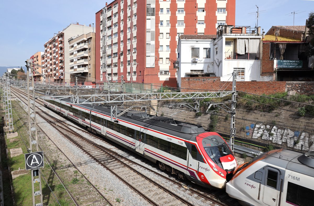 Un tren de rodalies al pas per la zona que es projecta cobrir