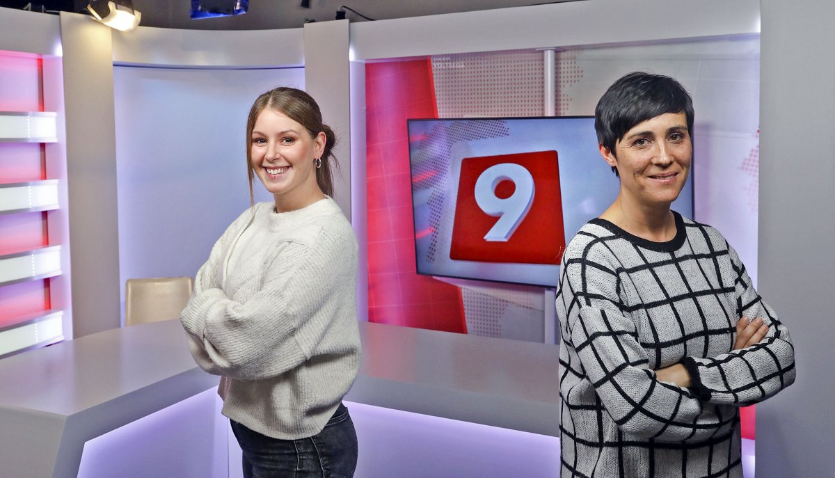 Clàudia Dinarès i Natàlia Peix, al nou plató d'EL 9 TV en el qual presentaran 'Torn de Tarda' i 'El 9 Informatiu'