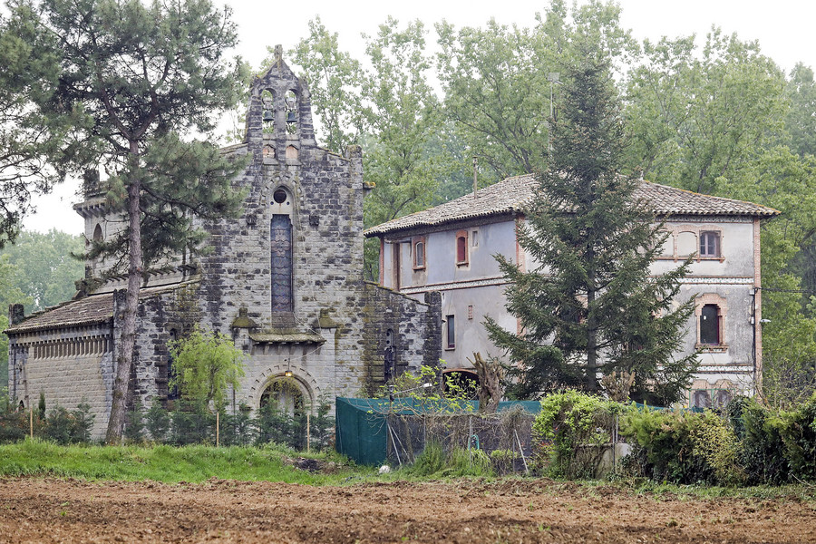 L'església del Sagrat Cor de la Coromina i la rectoria de l'antiga colònia de Torelló