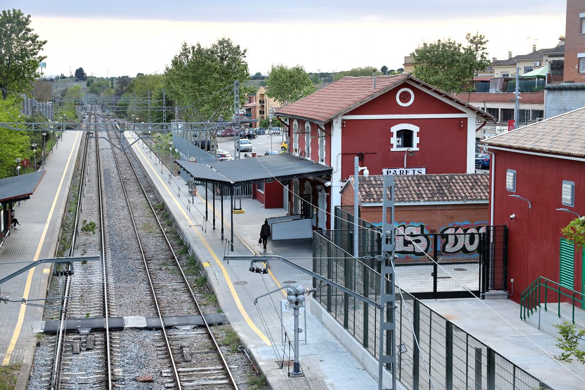 L'estació de tren de Parets del Vallès, a la línia R3