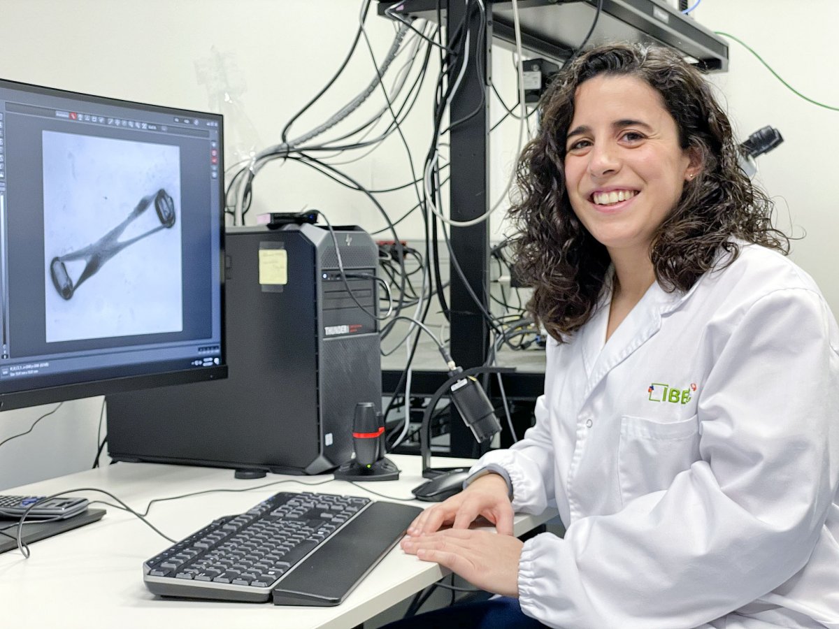 Maria Guix, en un dels laboratoris de l'Institut de Bioenginyeria de Catalunya