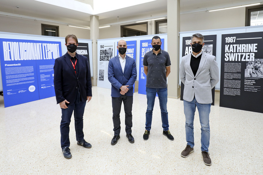 Xavier Ginesta, Albert Juncà, Ramon Verdaguer i Javier Peña, en la inauguració de l'exposició