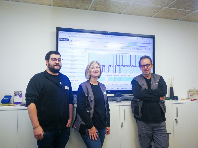 Roger Colomer, artífex de la recollida de dades, amb Maria Arumí i Enric Casas, responsables de qualitat i producció