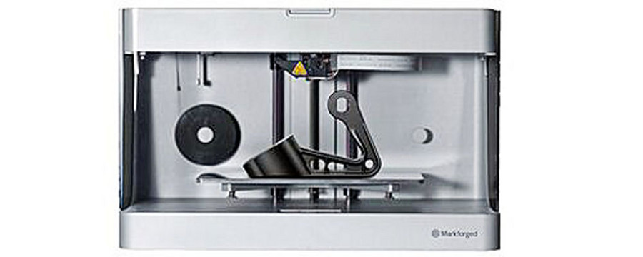 El Fab Lab disposa de maquinària com una impressora que permet convertir dissenys CAD a peces
