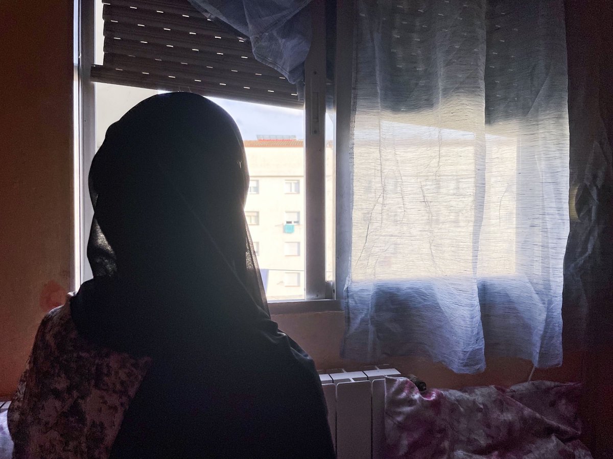 La Fàtima, de 19 anys, divendres passat al pis de Manlleu on viu amb la seva família