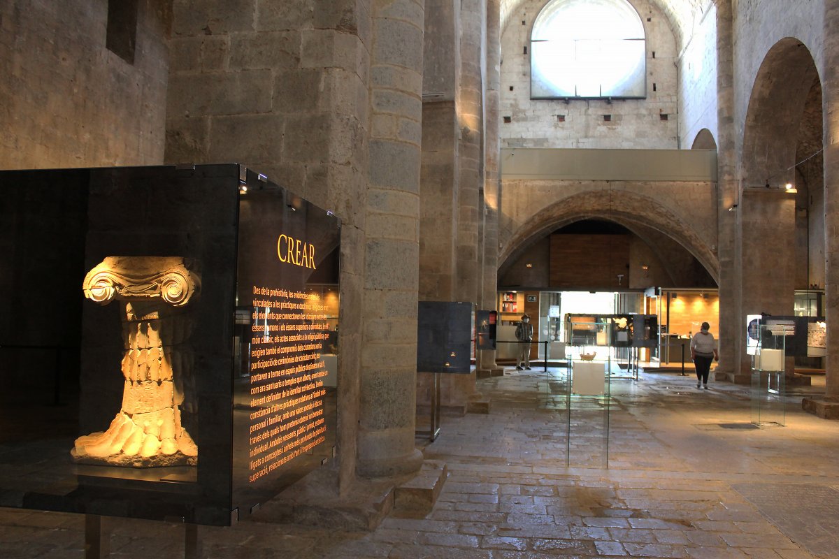 Un detall de la mostra 'El temps de la memòria' que es pot visitar al la seu del museu a Girona