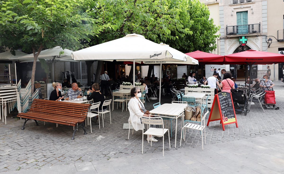 Terrasses a la plaça Prat de la Riba, a Mollet
