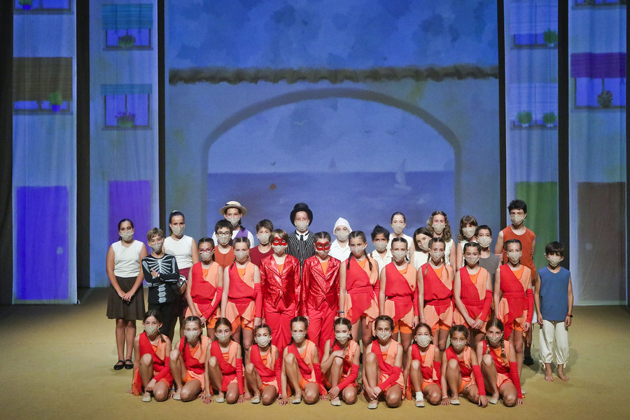 Els joves actors, actrius i ballarines, dimecres al teatre Cirvianum