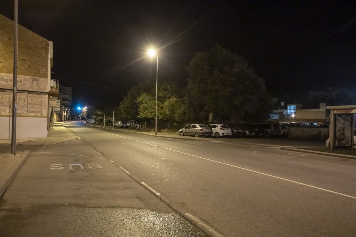 Un carrer de la Garriga sense trànsit la matinada de dissabte passat en la primera nit de toc de queda