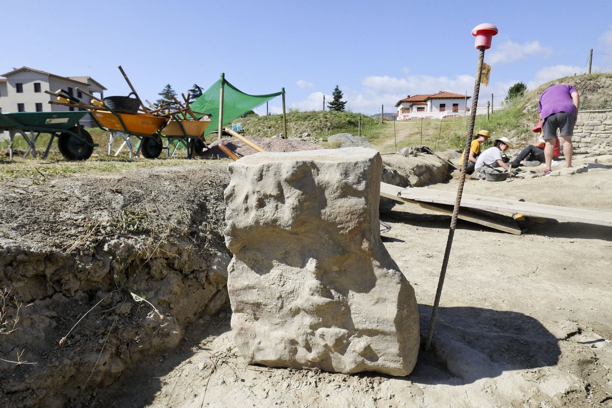 La base de columna localitzada en les excavacions d'aquest estiu