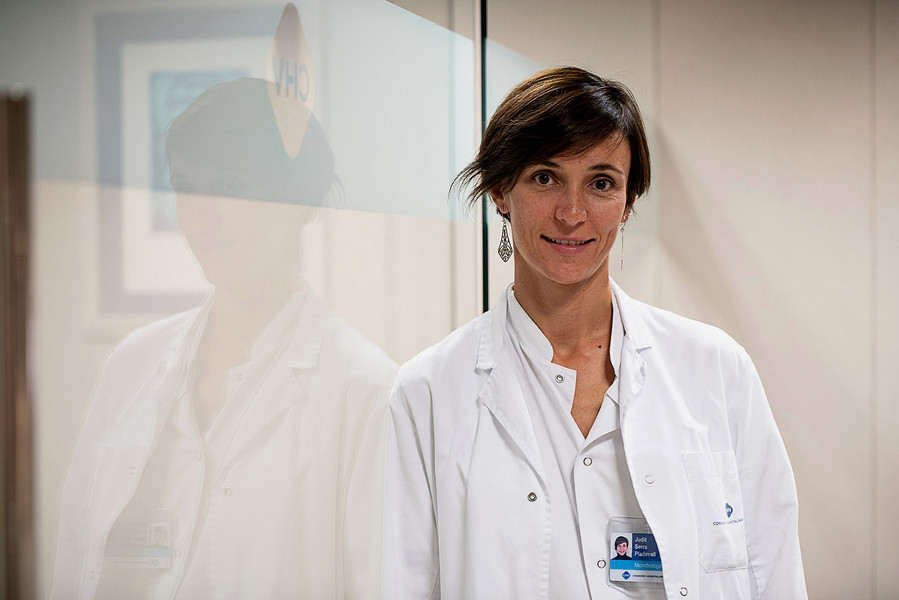 Judit Serra és especialista en microbiologia i facultativa de laboratori de l’Hospital Universitari de Vic