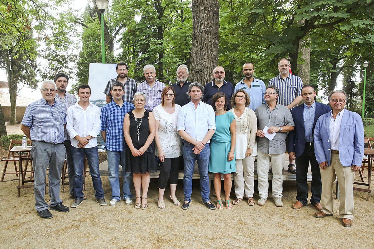 Foto de família del ple de Constitució del Consell Comarcal del Moianès, el juliol del 2015