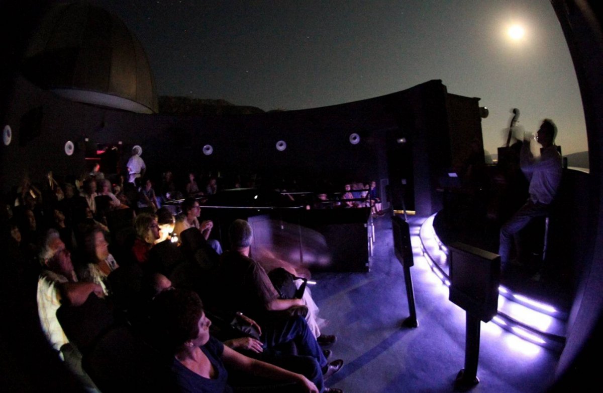 En aquesta 11a edició del cicle de concerts es combinen espectacles musicals d’artistes emergents catalans amb una visita a l’Astronòmic